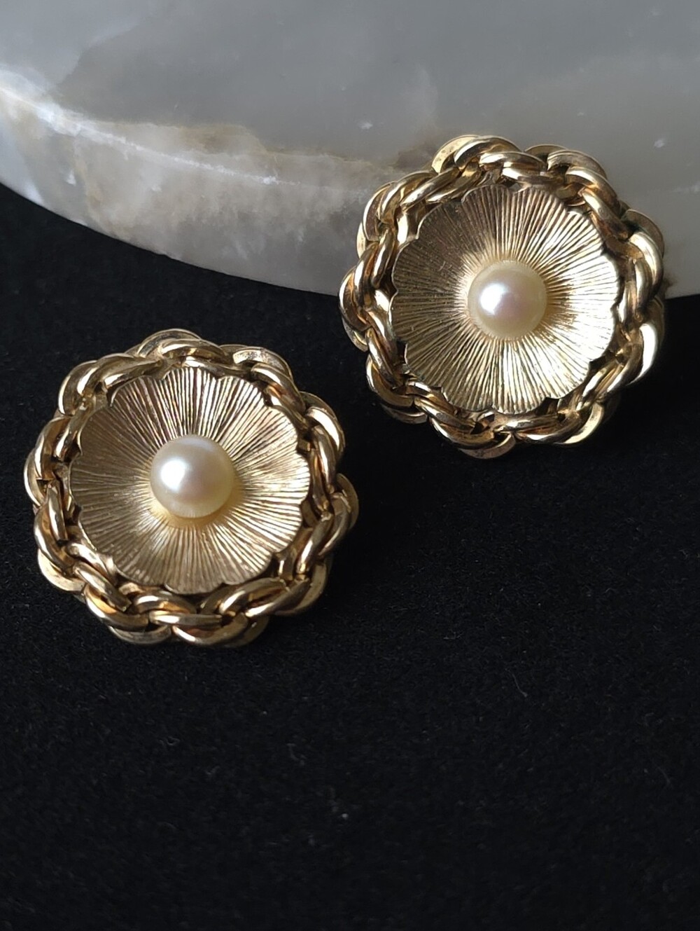 Vintage Mid-Century Winard 12k GF Clip On Earrings Fluted Flower And Pearl